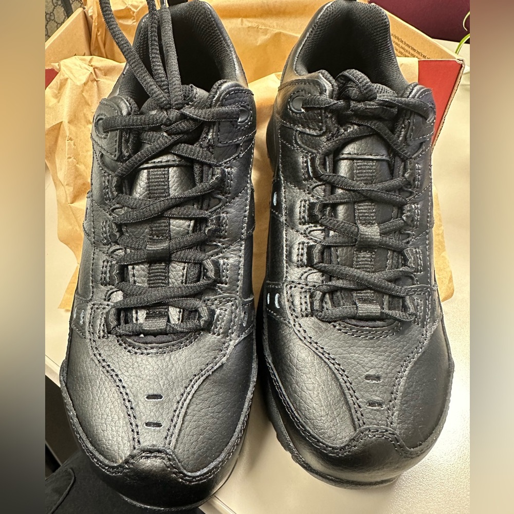 Red Wing New Women’s Aluminum Toe Work Shoes & Socks